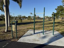 joe-stonis-park-pull-up-bar