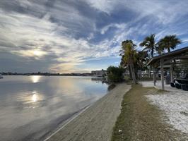 four-freedoms-park-beach-area