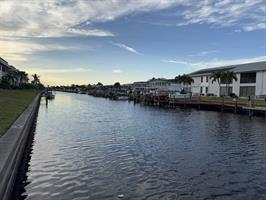 founders-park-canal-view