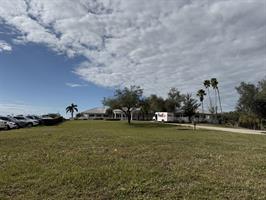 coral-oaks-golf-course-with-office