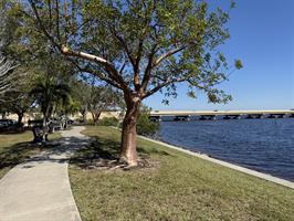 horton-park-sidewalk-along-water